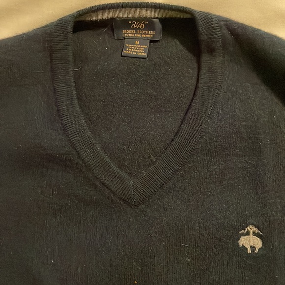 Brooks Brothers 346 Merino wool navy sweater, size medium - Picture 4 of 4